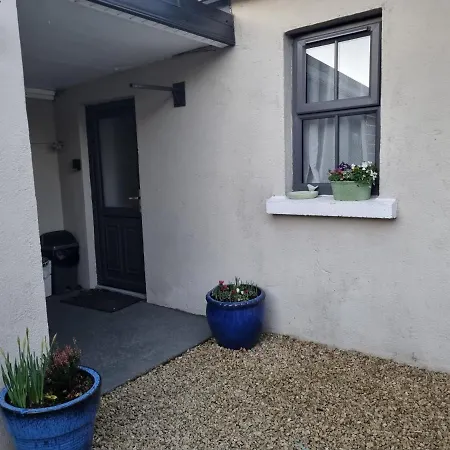 Cracatinni Mews * Roundwood